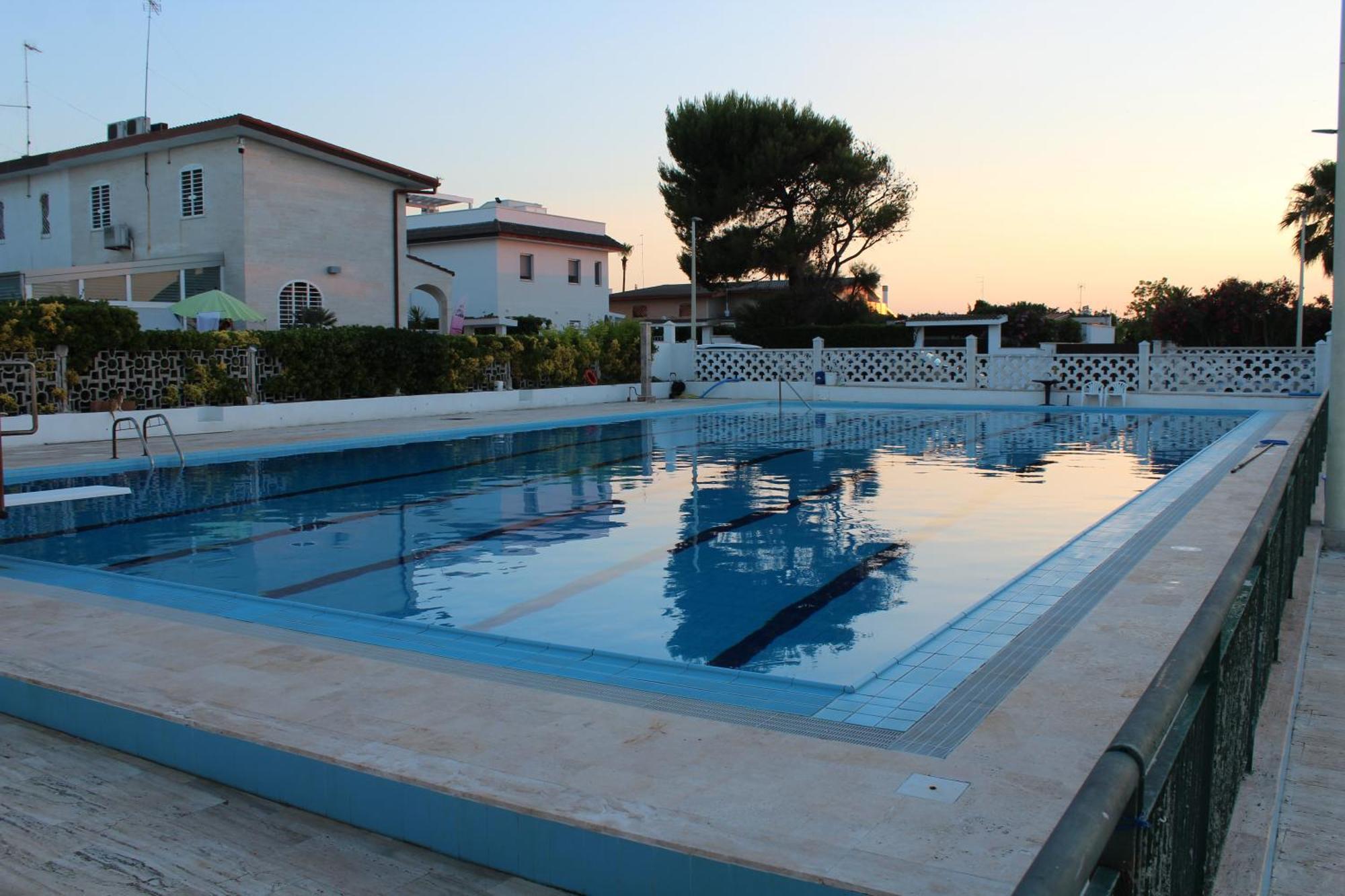 Luca'S House Bed and Breakfast Giovinazzo Exteriör bild