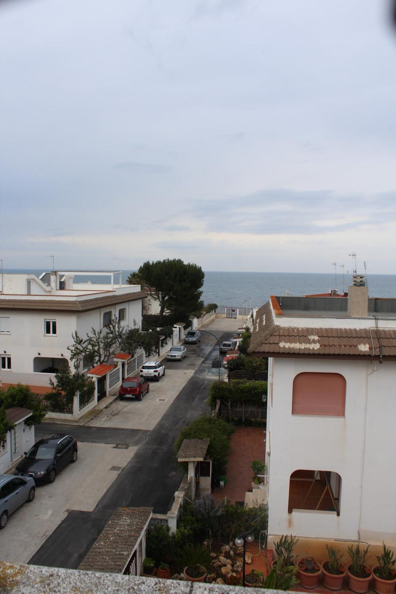 Luca'S House Bed and Breakfast Giovinazzo Exteriör bild
