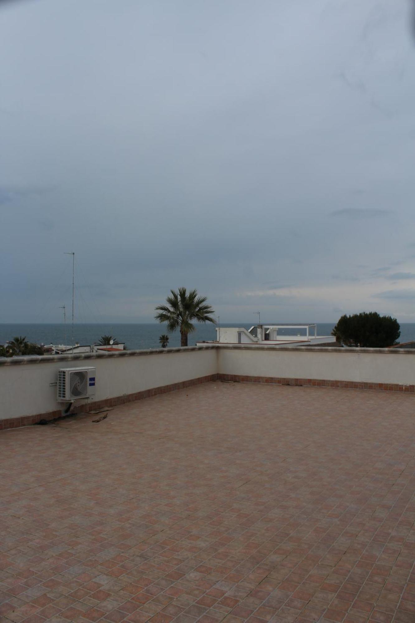 Luca'S House Bed and Breakfast Giovinazzo Exteriör bild
