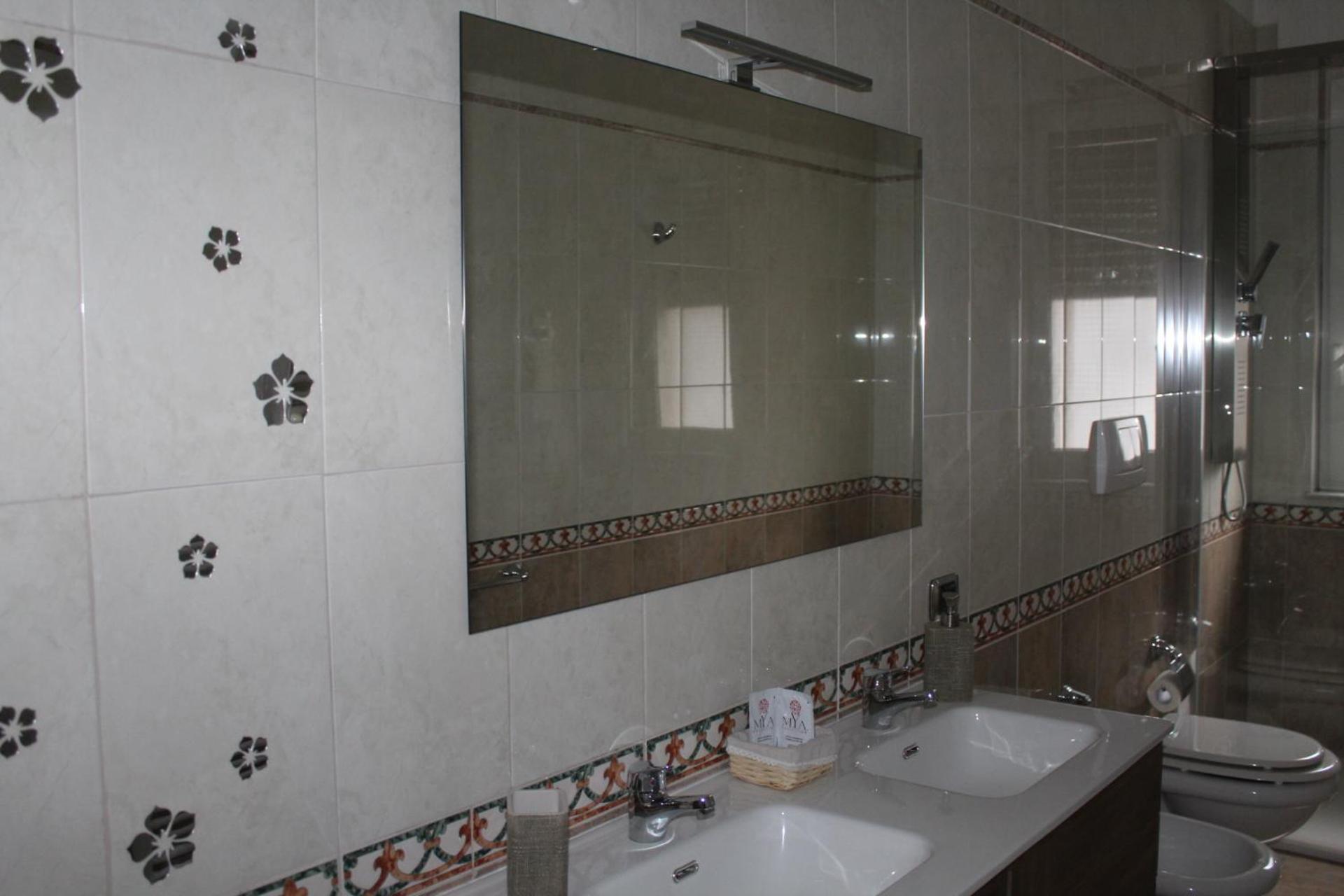 Luca'S House Bed and Breakfast Giovinazzo Exteriör bild